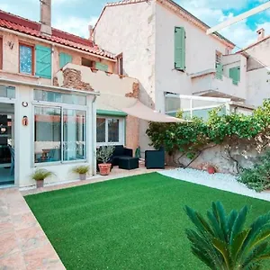  Hébergement de vacances Maison De Agreable / Jardin