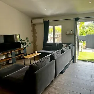  Hébergement de vacances Magnifique Maison Avec Jardin